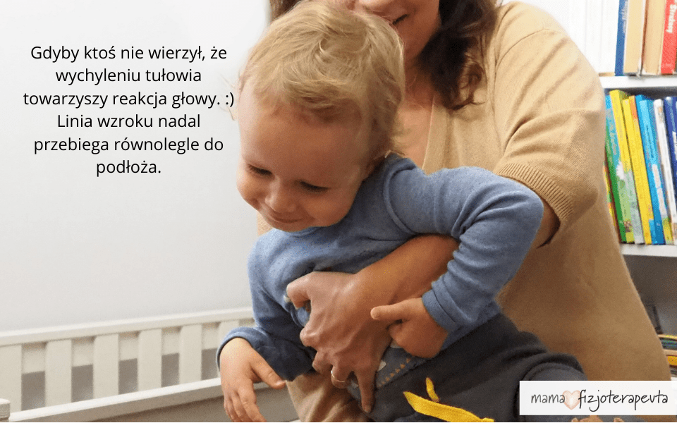 wychyleniu tułowia towarzyszy reakcja głowy